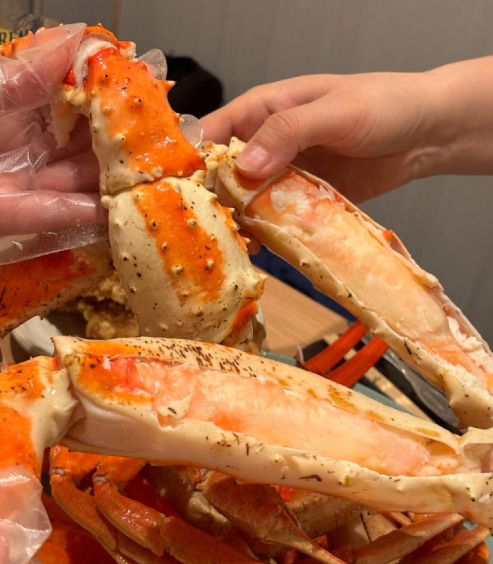 Flash-Frozen Excellence:Super Colossal Russian King Crab Legs